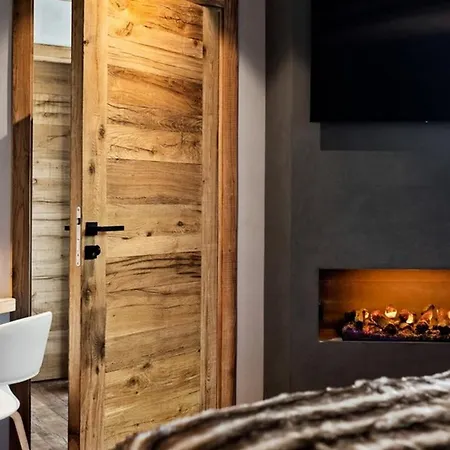 Deluxe Chalet With 3 Bedrooms- If You Want To Book, Please Contact On Wh-ats-app - 0034-635-518-216 !!!! Villa *