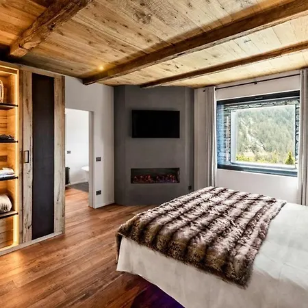 Deluxe Chalet With 3 Bedrooms- If You Want To Book, Please Contact On Wh-ats-app - 0034-635-518-216 !!!! Chamois