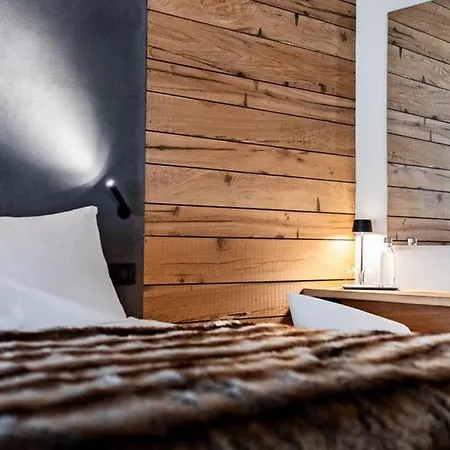 Deluxe Chalet With 3 Bedrooms- If You Want To Book, Please Contact On Wh-ats-app - 0034-635-518-216 !!!! * Chamois