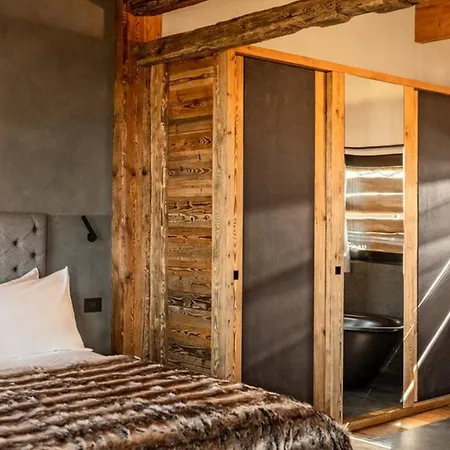 Deluxe Chalet With 3 Bedrooms- If You Want To Book, Please Contact On Wh-ats-app - 0034-635-518-216 !!!! Βίλα *