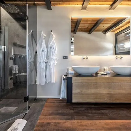 Deluxe Chalet With 3 Bedrooms- If You Want To Book, Please Contact On Wh-ats-app - 0034-635-518-216 !!!!